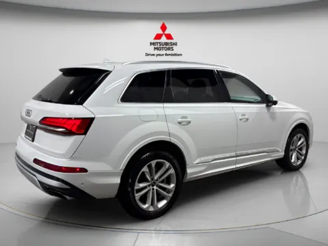 Another view of 2025 Audi Q7 55 Premium Plus for sale in Countryside, IL at Countryside Mitsubishi