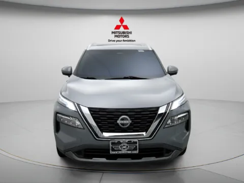More photos of 2023 Nissan Rogue SL at Countryside Mitsubishi, IL