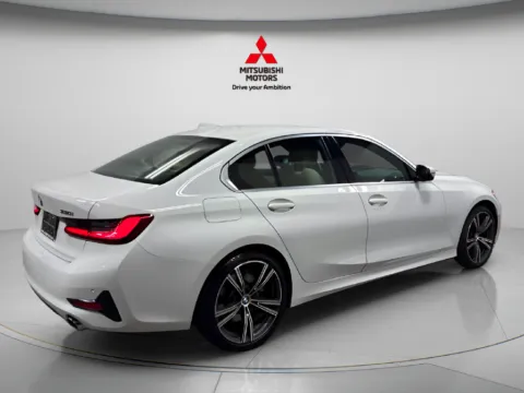Another view of 2021 BMW 3 Series 330i xDrive for sale in Countryside, IL at Countryside Mitsubishi
