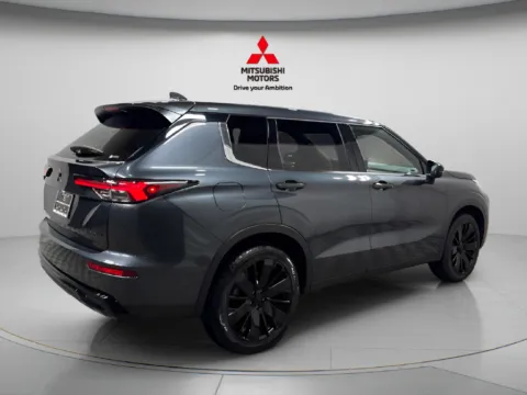 Another view of 2026 Mitsubishi Outlander LE for sale in Countryside, IL at Countryside Mitsubishi