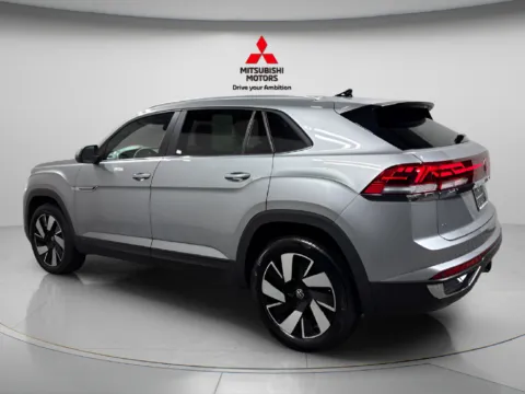 More photos of 2025 Volkswagen Atlas Cross Sport 2.0T SE w/Technology at Countryside Mitsubishi, IL