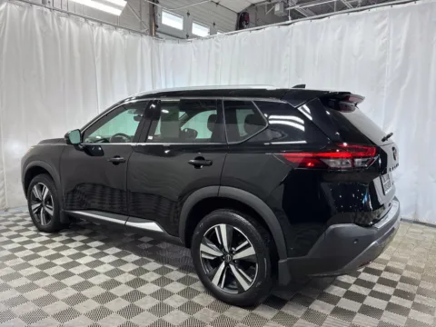 More photos of 2023 Nissan Rogue SL at Countryside Mitsubishi, IL