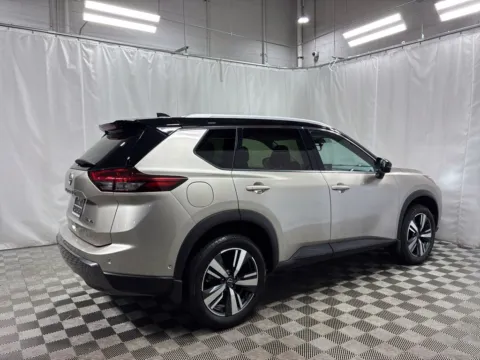 Another view of 2024 Nissan Rogue SL for sale in Countryside, IL at Countryside Mitsubishi