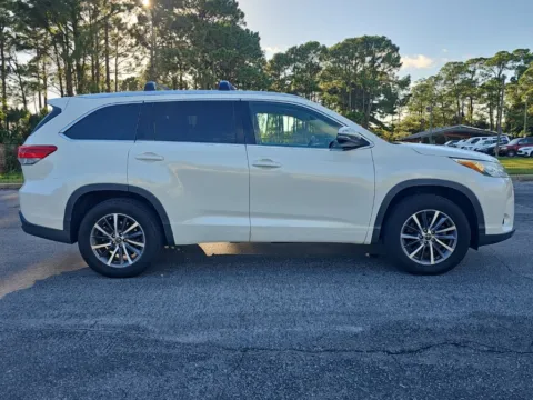More photos of 2017 Toyota Highlander XLE at Step One Cadillac Fort Walton Beach, FL