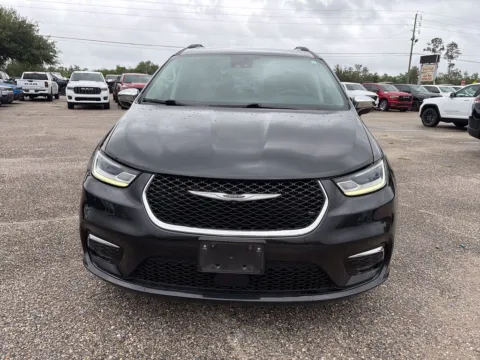More photos of 2023 Chrysler Pacifica Limited at Step One Chrysler Dodge Jeep Ram Fiat Crestview, FL