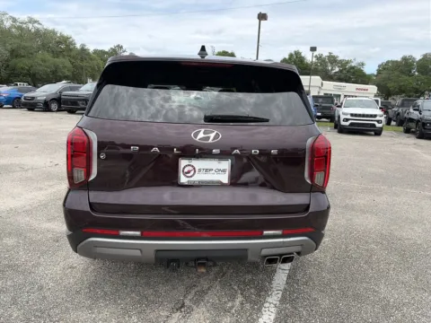 More photos of 2023 Hyundai Palisade Limited at Step One Chrysler Dodge Jeep Ram Fiat Crestview, FL
