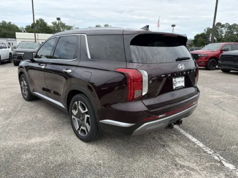 More photos of 2023 Hyundai Palisade Limited at Step One Chrysler Dodge Jeep Ram Fiat Crestview, FL