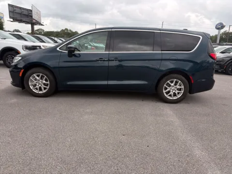 More photos of 2023 Chrysler Pacifica Touring L at Step One Ford Crestview, FL