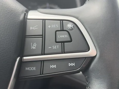 More photos of 2022 Toyota Highlander XLE at Step One Ford Crestview, FL