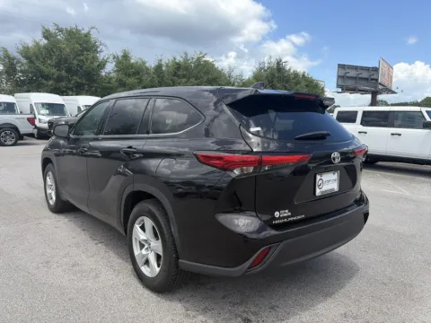 More photos of 2021 Toyota Highlander L at Step One Ford Crestview, FL