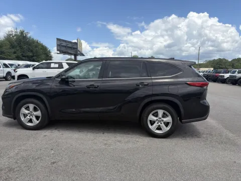 More photos of 2021 Toyota Highlander L at Step One Ford Crestview, FL