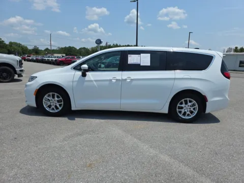 More photos of 2023 Chrysler Pacifica Touring L at Step One Ford Crestview, FL