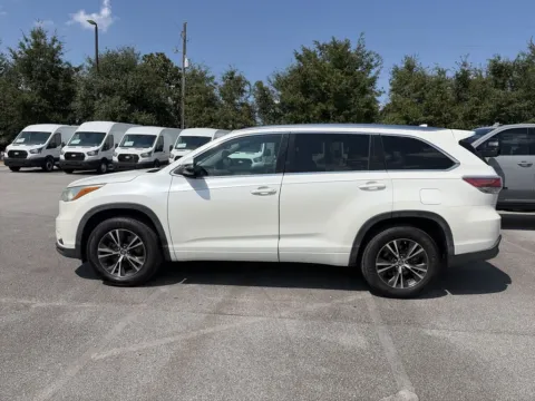 More photos of 2016 Toyota Highlander XLE V6 at Step One Ford Crestview, FL