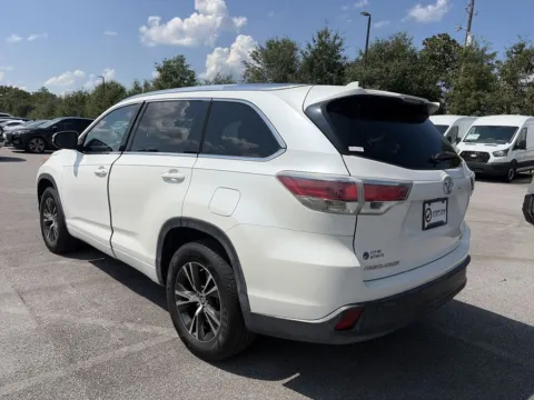 More photos of 2016 Toyota Highlander XLE V6 at Step One Ford Crestview, FL