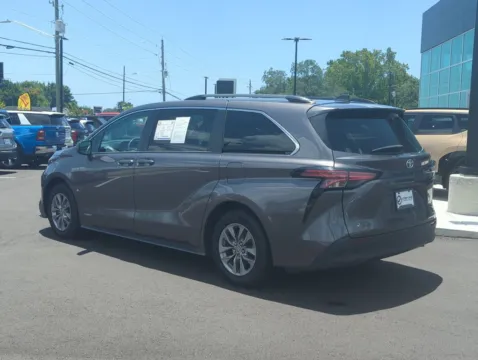 More photos of 2021 Toyota Sienna LE at Step One Kia Fort Walton Beach, FL