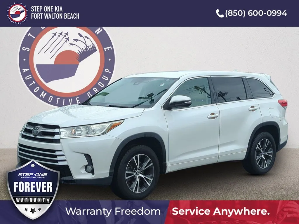White 2017 Toyota Highlander LE Plus for sale in Fort Walton Beach, FL