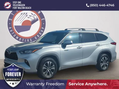 Silver 2020 Toyota Highlander Hybrid XLE for sale in Fort Walton Beach, FL