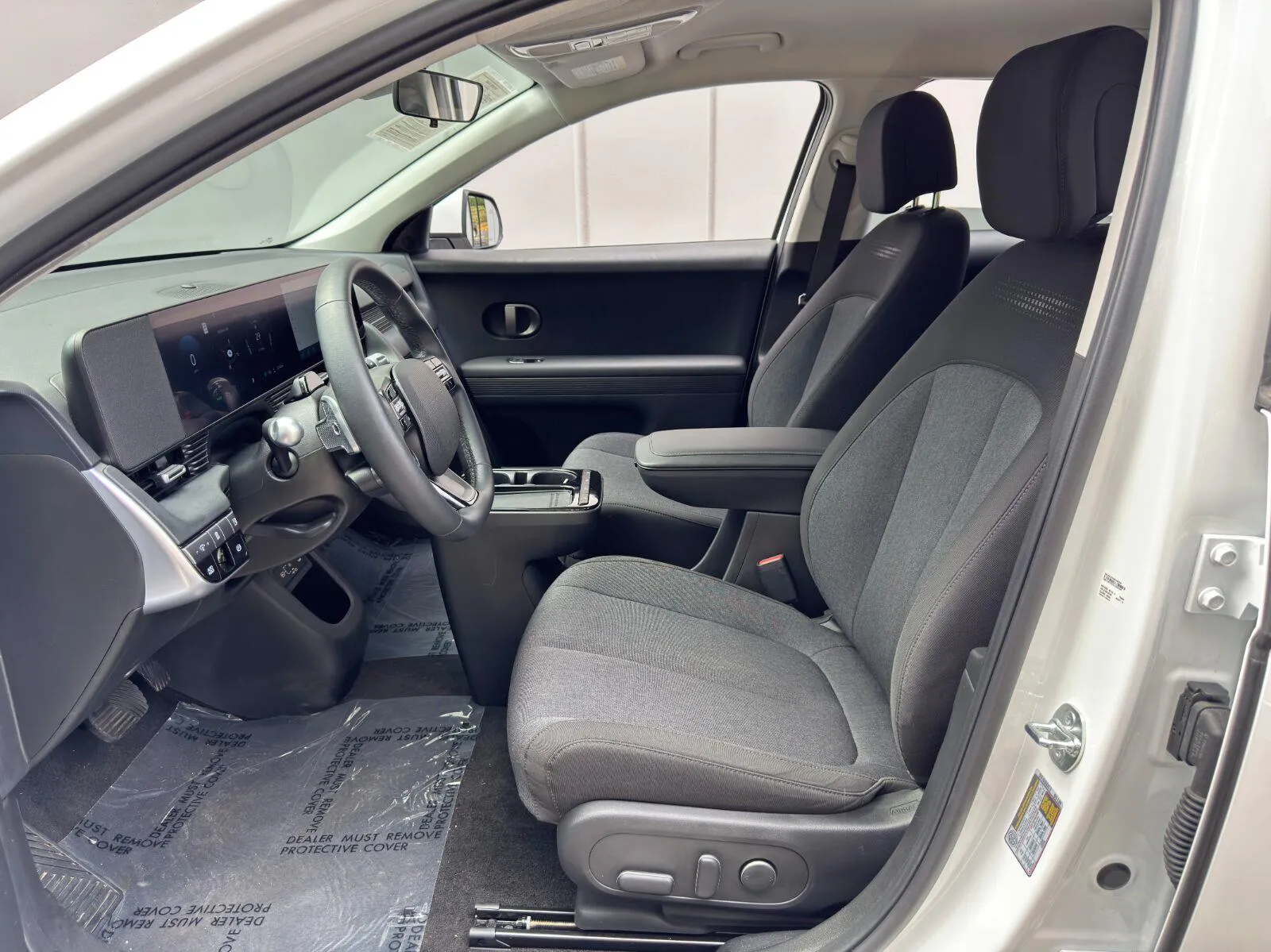 2025 Hyundai IONIQ 5 SE - Photo 16