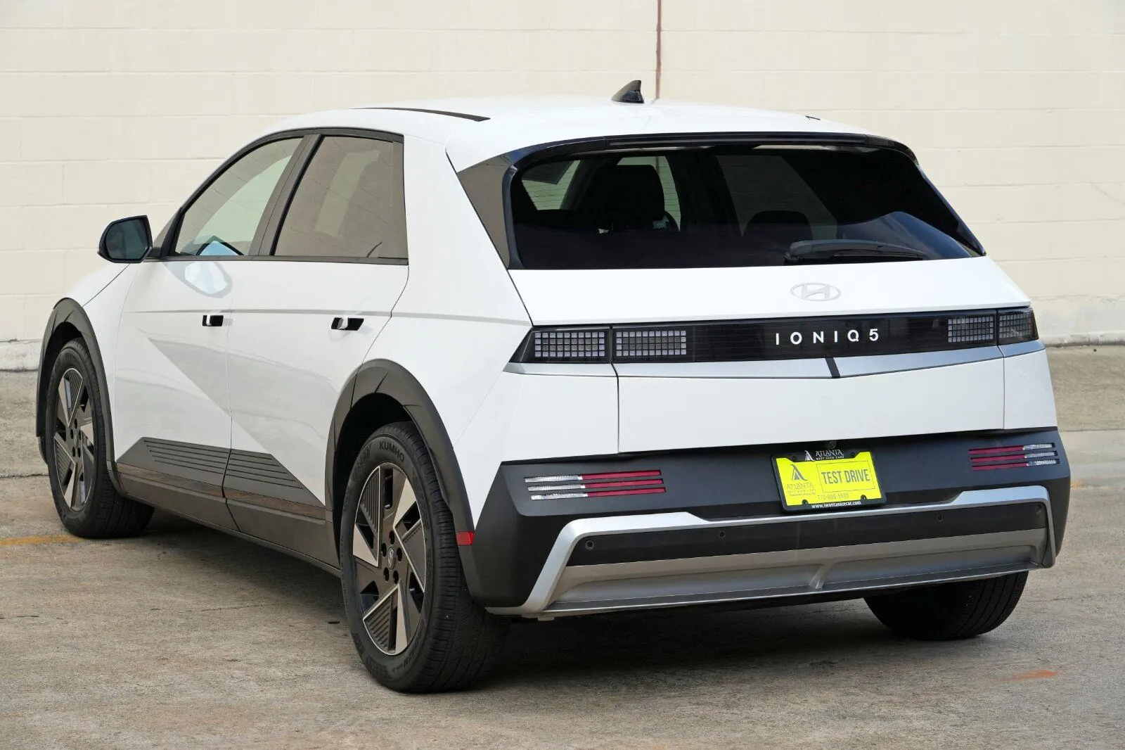 2025 Hyundai IONIQ 5 SE - Photo 47