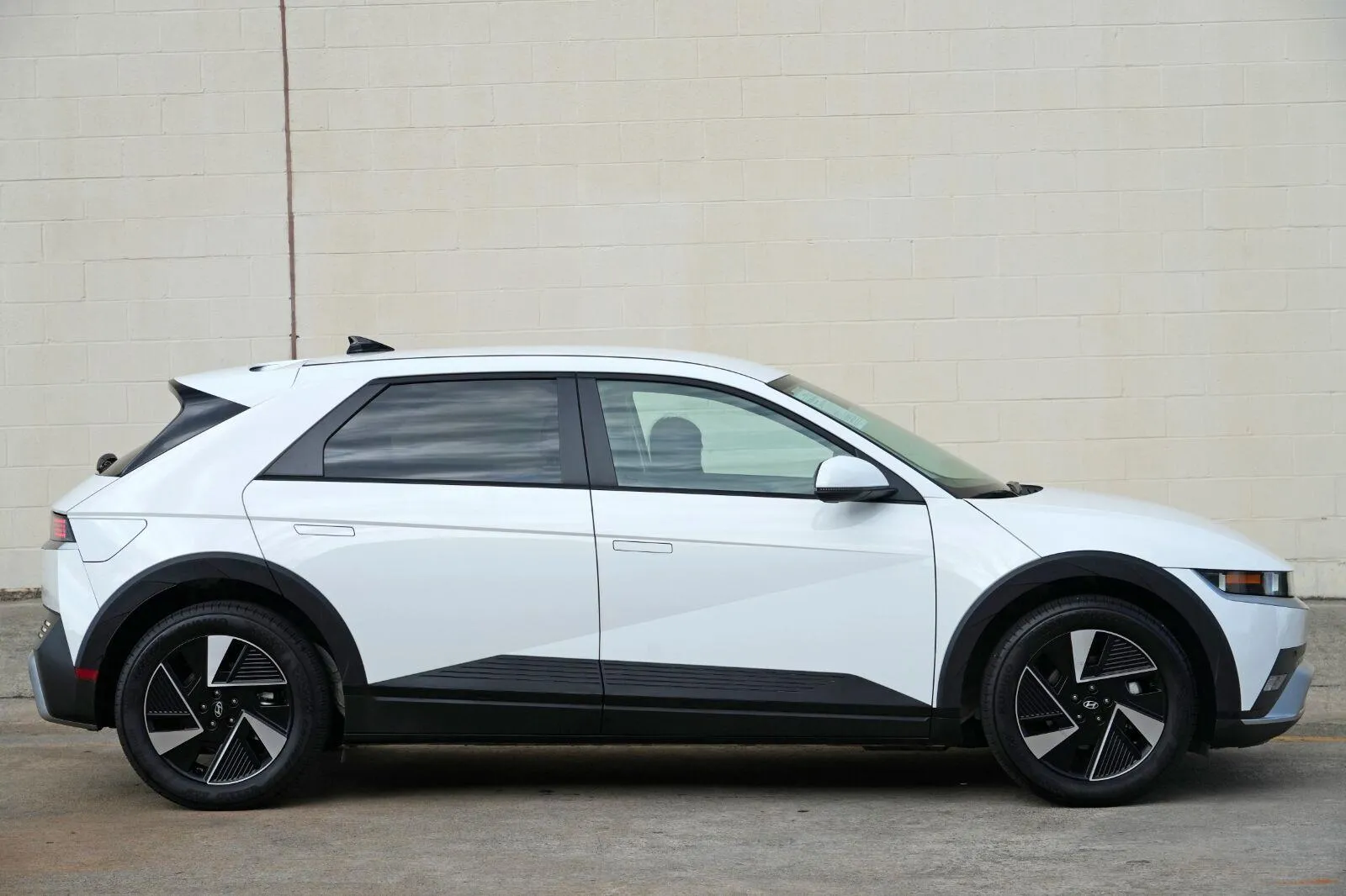 2025 Hyundai IONIQ 5 SE - Photo 50