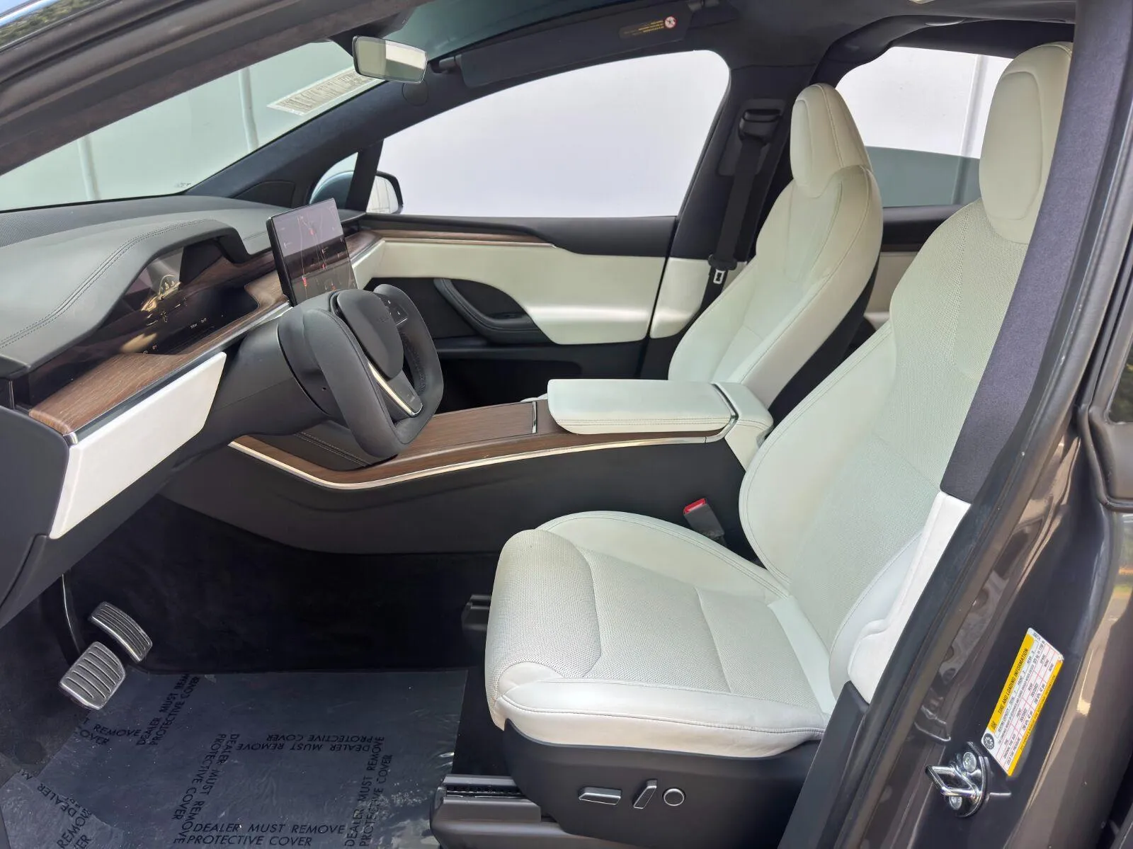 2022 Tesla Model X Long Range - Photo 16