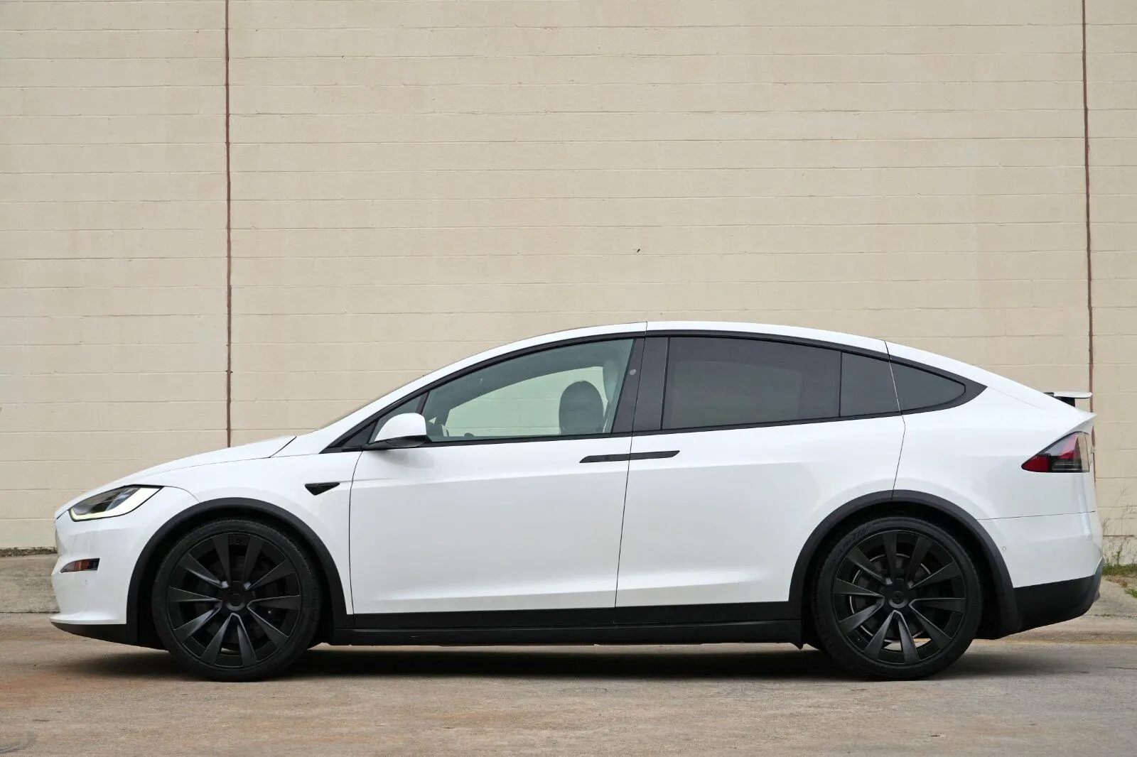 2022 Tesla Model X Long Range - Photo 9