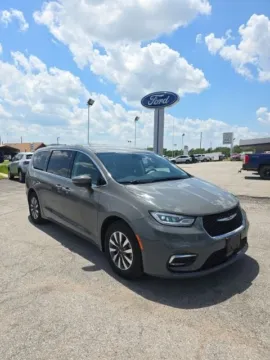Gray 2023 Chrysler Pacifica Hybrid Touring L for sale in Independence, KS