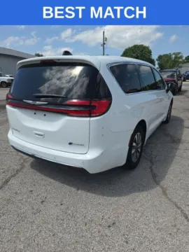 More photos of 2024 Chrysler Pacifica Hybrid Select at Quality Motors Ford, KS