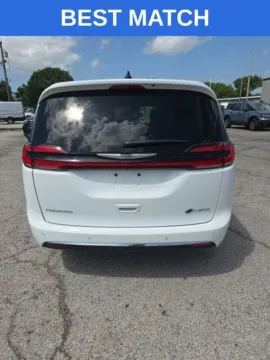 More photos of 2024 Chrysler Pacifica Hybrid Select at Quality Motors Ford, KS