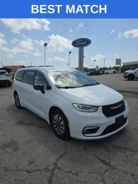 White 2024 Chrysler Pacifica Hybrid Select for sale in Independence, KS
