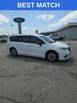 Photos of 2024 Chrysler Pacifica Hybrid Select for sale in Independence, KS at Quality Motors Ford