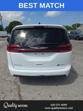 More photos of 2024 Chrysler Pacifica Hybrid Select at Quality Motors Ford, KS
