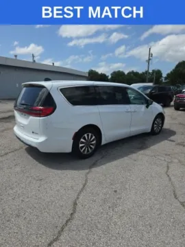 Another view of 2024 Chrysler Pacifica Hybrid Select for sale in Independence, KS at Quality Motors Ford
