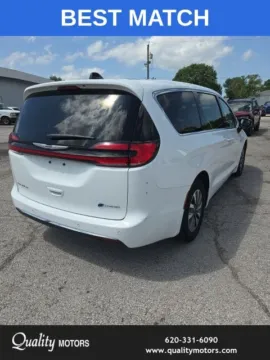 More photos of 2024 Chrysler Pacifica Hybrid Select at Quality Motors Ford, KS