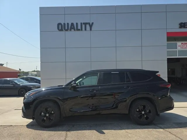 Black 2024 Toyota Highlander Hybrid XLE for sale in Independence, KS