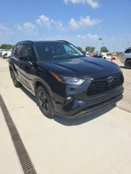 More photos of 2024 Toyota Highlander Hybrid XLE at Quality Motors Ford, KS