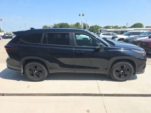 More photos of 2024 Toyota Highlander Hybrid XLE at Quality Motors Ford, KS