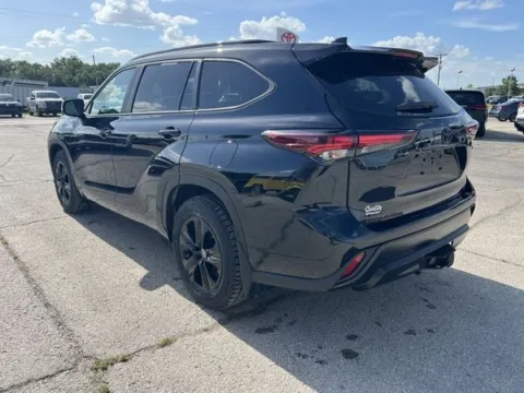 Black 2024 Toyota Highlander Hybrid XLE for sale in Independence, KS
