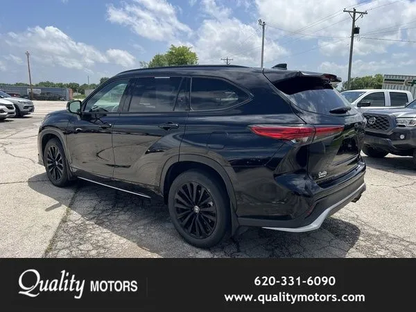 Black 2023 Toyota Highlander XSE for sale in Independence, KS