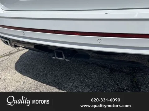 More photos of 2021 Volkswagen Atlas 3.6L V6 SE w/Technology R-Line at Quality Motors Ford, KS