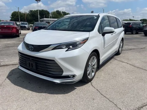 Unknown 2023 Toyota Sienna Platinum for sale in Independence, KS
