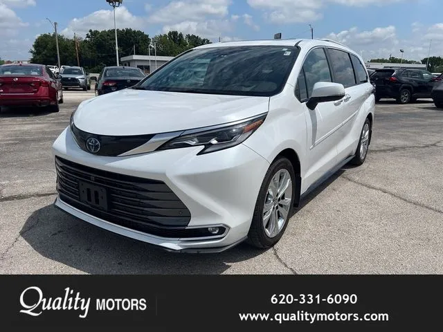 Unknown 2023 Toyota Sienna Platinum for sale in Independence, KS