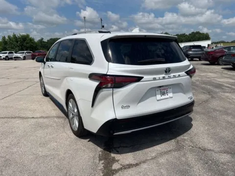 More photos of 2023 Toyota Sienna Platinum at Quality Motors Ford, KS
