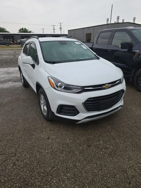 White 2022 Chevrolet Trax LT for sale in Independence, KS
