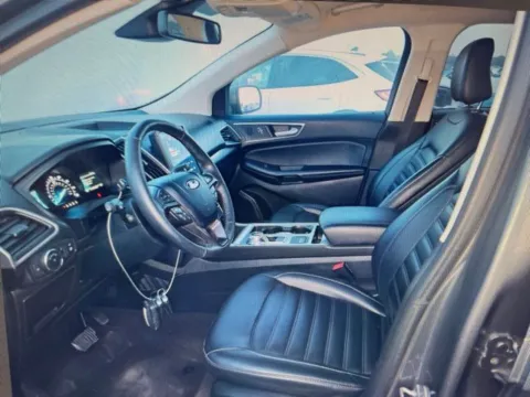 More photos of 2022 Ford Edge SEL at Quality Motors Ford, KS