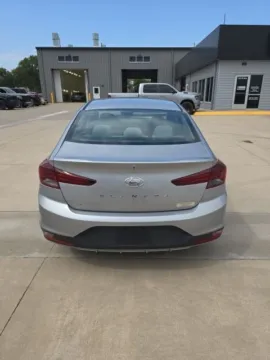 More photos of 2020 Hyundai Elantra SE at Quality Motors Ford, KS