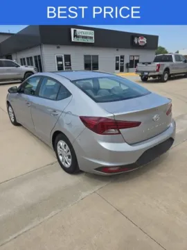 More photos of 2020 Hyundai Elantra SE at Quality Motors Ford, KS