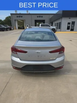 More photos of 2020 Hyundai Elantra SE at Quality Motors Ford, KS