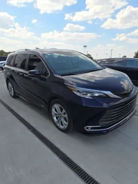 More photos of 2021 Toyota Sienna Platinum at Quality Motors Ford, KS