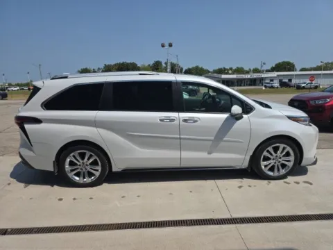 More photos of 2023 Toyota Sienna Platinum at Quality Motors Ford, KS